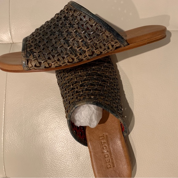 New Minerva Bed/Stu 9.5 - Picture 3 of 5